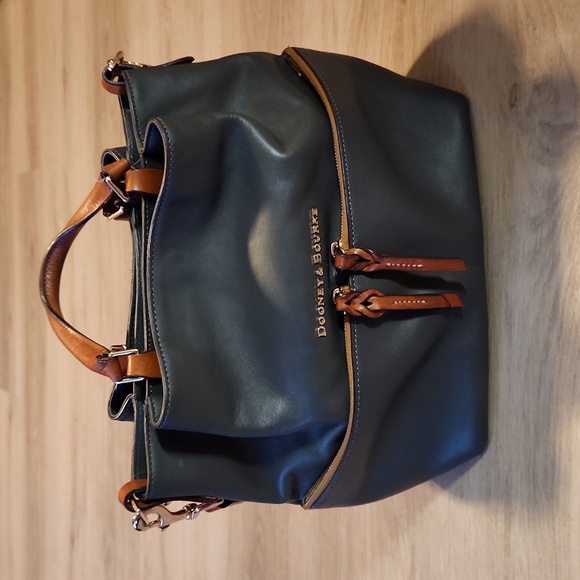 Dooney & Bourke Handbags - Authentic Dooney and Bourke Purse